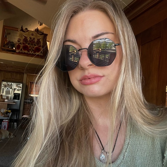 Stylish Black Aviator Sunglasses - Picture 7 of 7